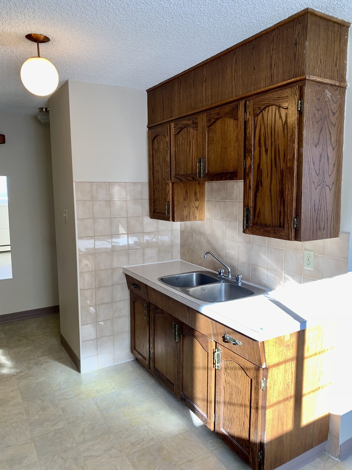 (PN 276-05) Upgraded 1-Bedroom Apartment in Quiet Character Building - Half Month Free Rent - Photo 12