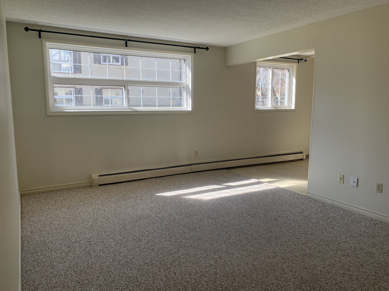 (PN 276-05) Upgraded 1-Bedroom Apartment in Quiet Character Building - Half Month Free Rent - Photo 16