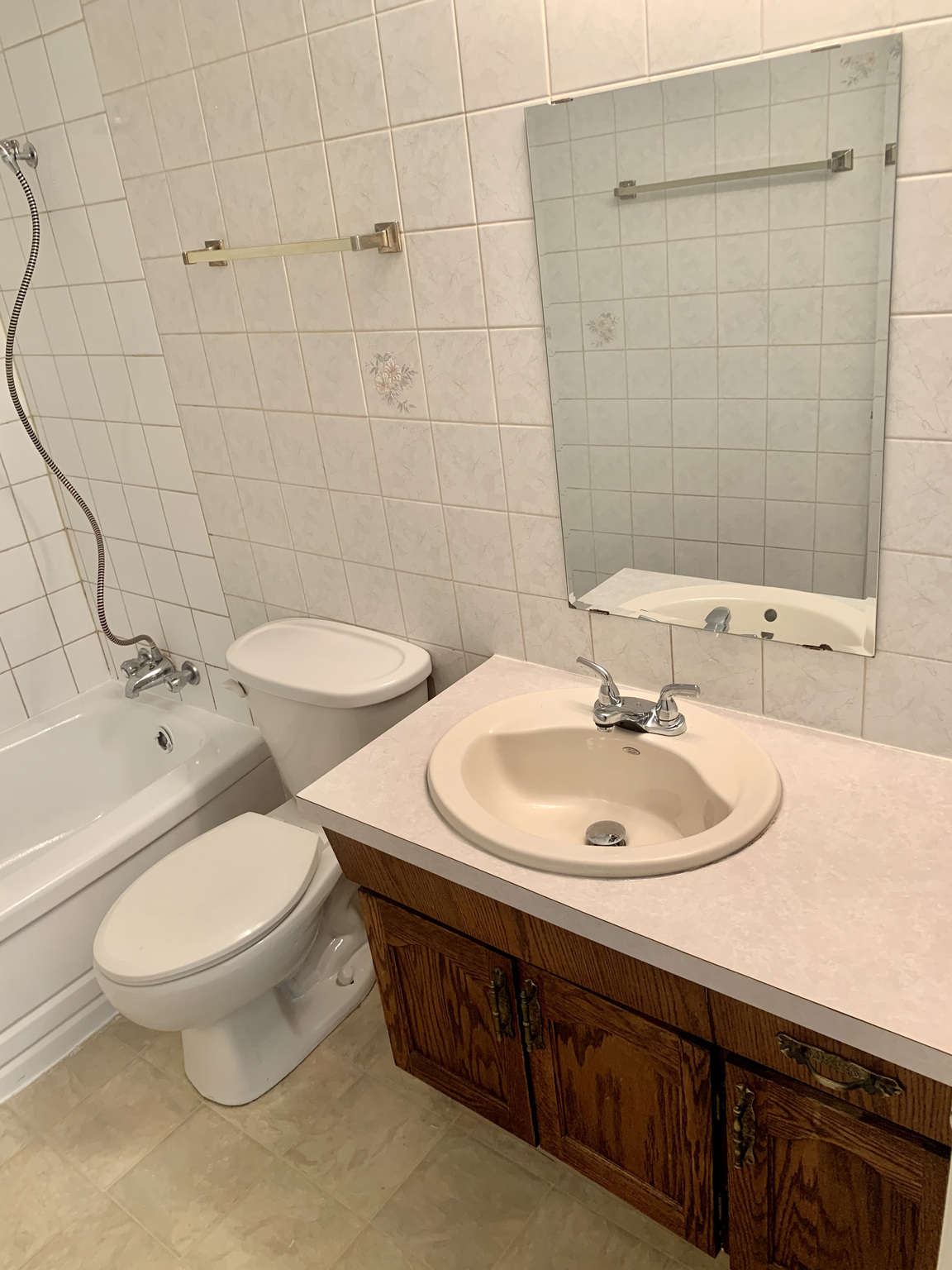 (PN 276-05) Upgraded 1-Bedroom Apartment in Quiet Character Building - Half Month Free Rent - Photo 20