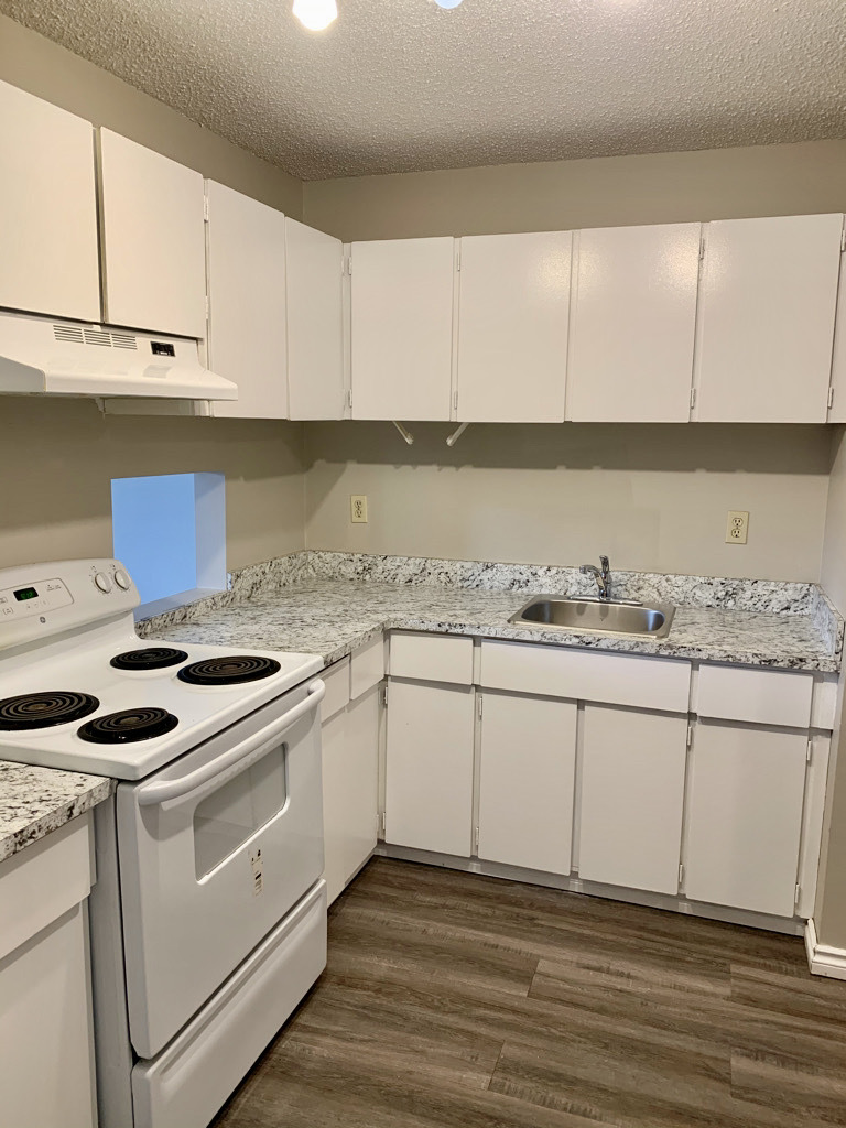 Spacious 2 Bdrm 1 Bath (PN0230) - Photo 8