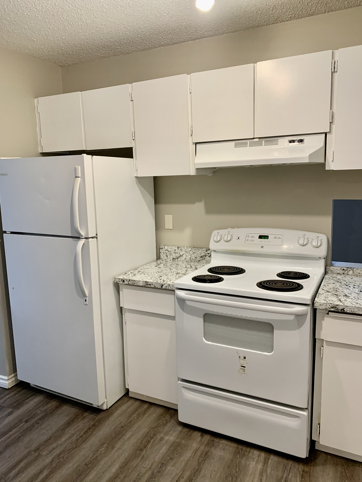 Spacious 2 Bdrm 1 Bath (PN0230) - Photo 9
