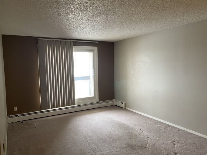 IMG_5848_03122020 Bright and Spacious One Bedroom with Elevator Great Location!