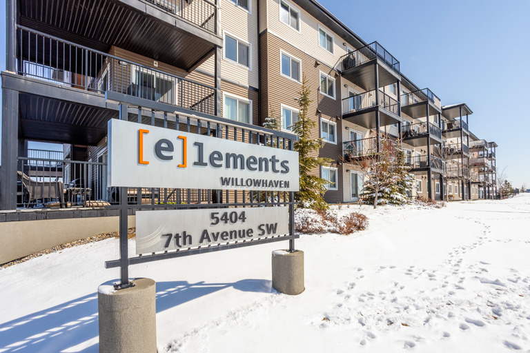 (PN449) Beautiful 2-Bedroom Carriage-Style Condo in Charlesworth All Utilities Included