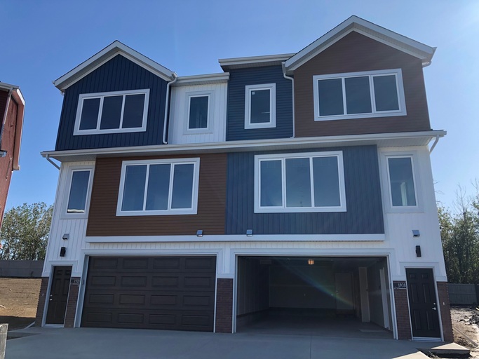 HUGE DUPLEX newer Gorgeous, Clean 3 Bedroom for Rent! In Starling!!