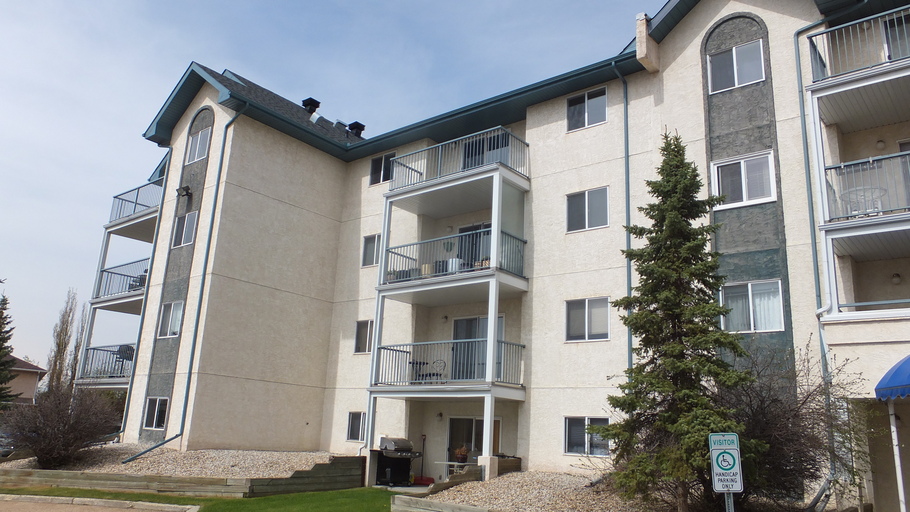 DSCF6545_05162017 (PN 0582) Quiet & Immaculate 2-Bed Corner Unit w/ 2 Baths in Ozerna!