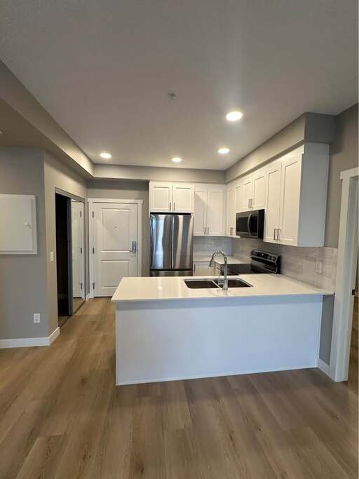 (PN1 Bedroom Plus Den Condo with Underground Parking & Private Balcony