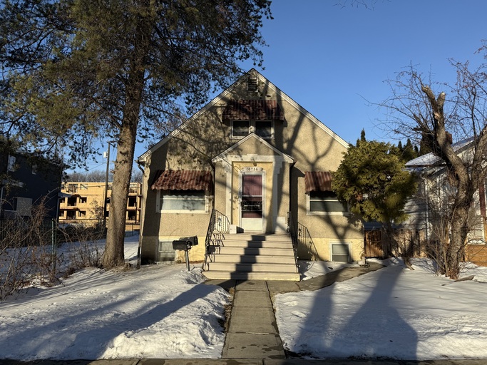 (PN 1153) Bright 2-Bedroom Basement Suite Near Whyte Ave & U of A - Private Entrance & Pet Friendl