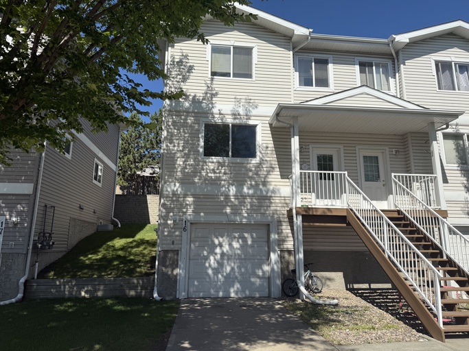 Newly remodelled fresh & clean 2 Bedroom Duplex in Heritage Hills community in the neighbourhood !