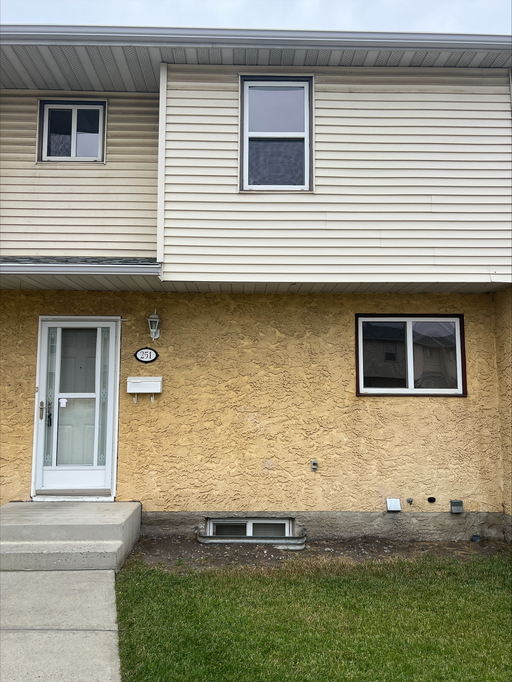 Beautiful 3 bedroom townhouse quiet pet welcome!