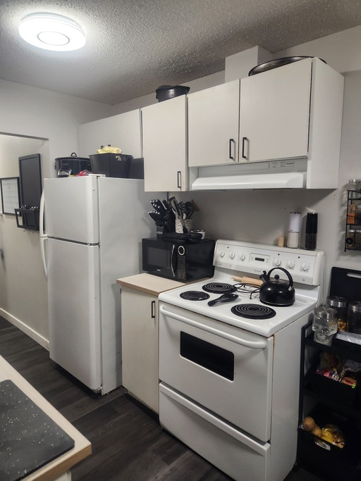 (PN1044A) Spacious 3 Bedroom Unit with Private Entrance & Fenced Yard