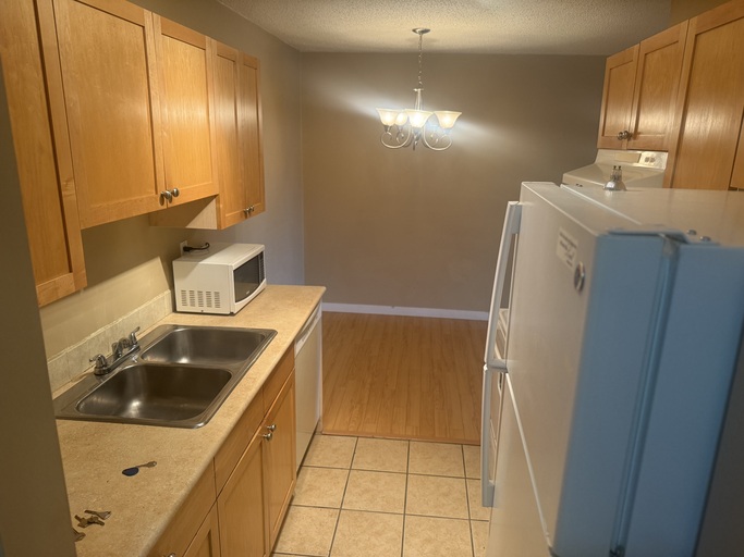 (PN519) 1 Bed 1 Bath main floor apartment storage comes with 1 parking stall