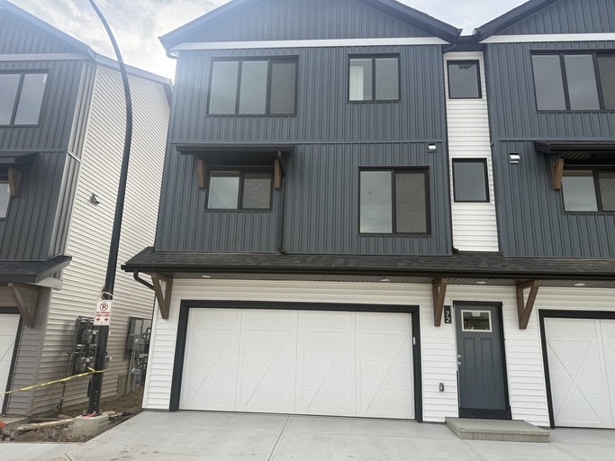 IMG_1891_10082025 INSENTIVE! New Brand New ready townhouse in Secord DOUBLE car garage!!