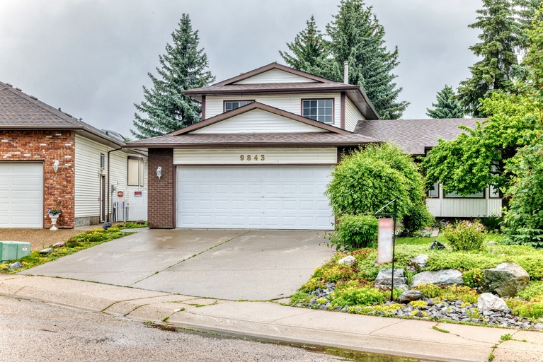 LARGE HOUSE/YARD Lovely 5 bedrooms house West-end Edmonton!