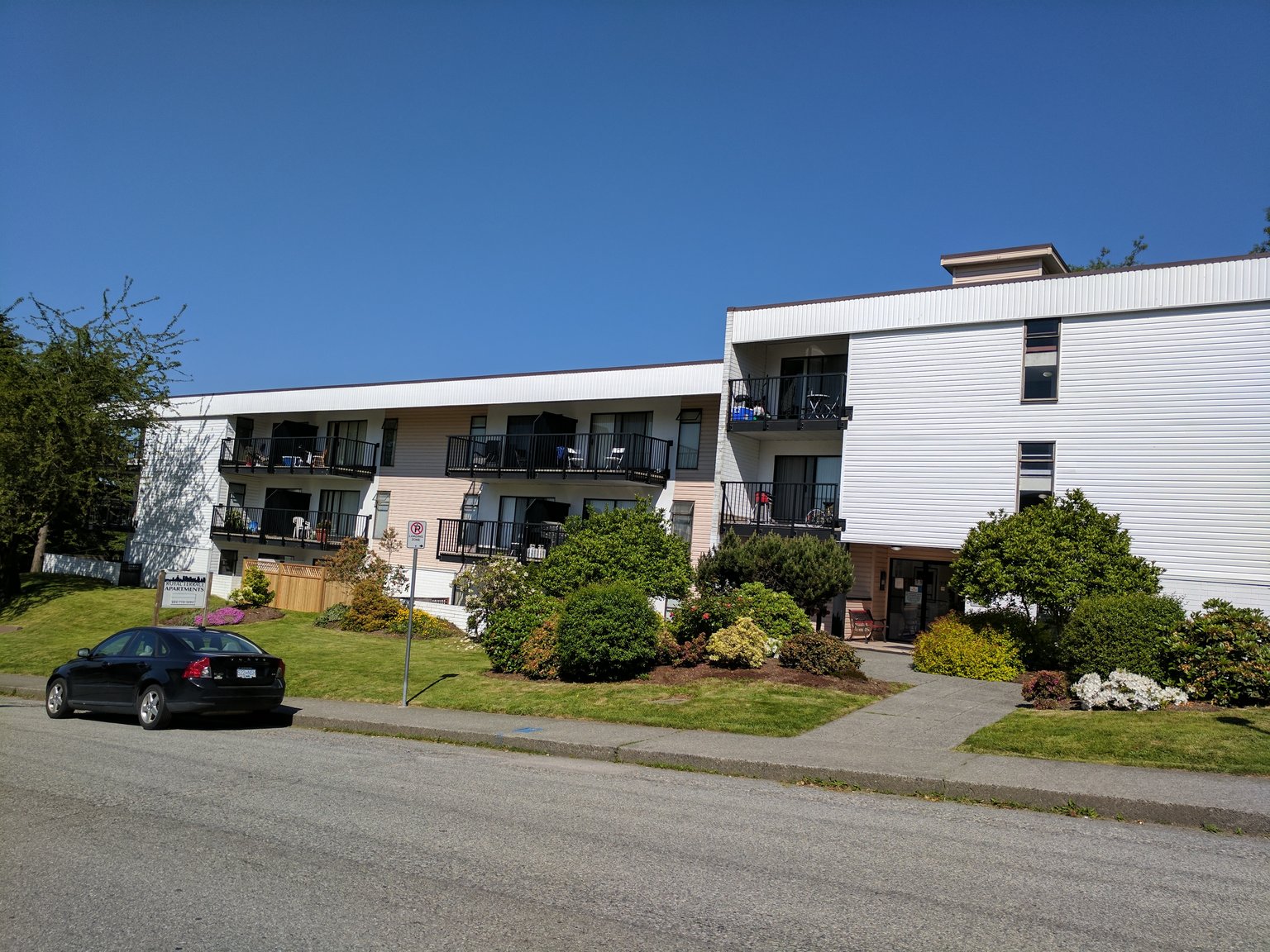 Royal Terrace Apartments - Photo 9