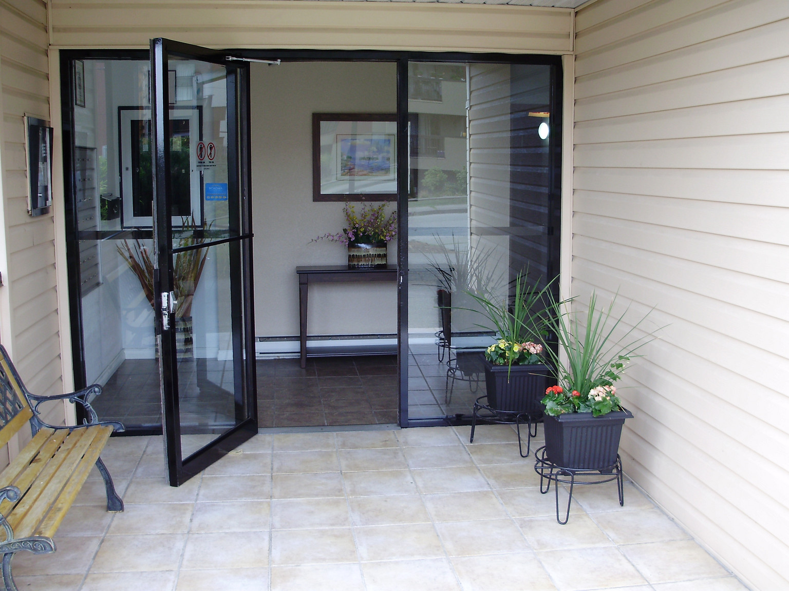 Royal Terrace Apartments - Photo 14