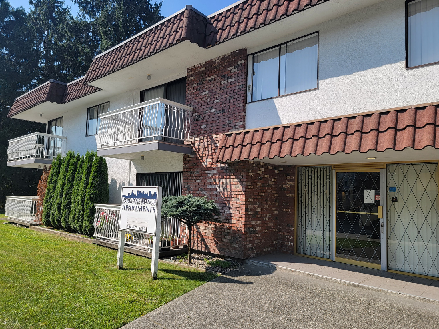 Parklane Manor Apartments - Photo 3