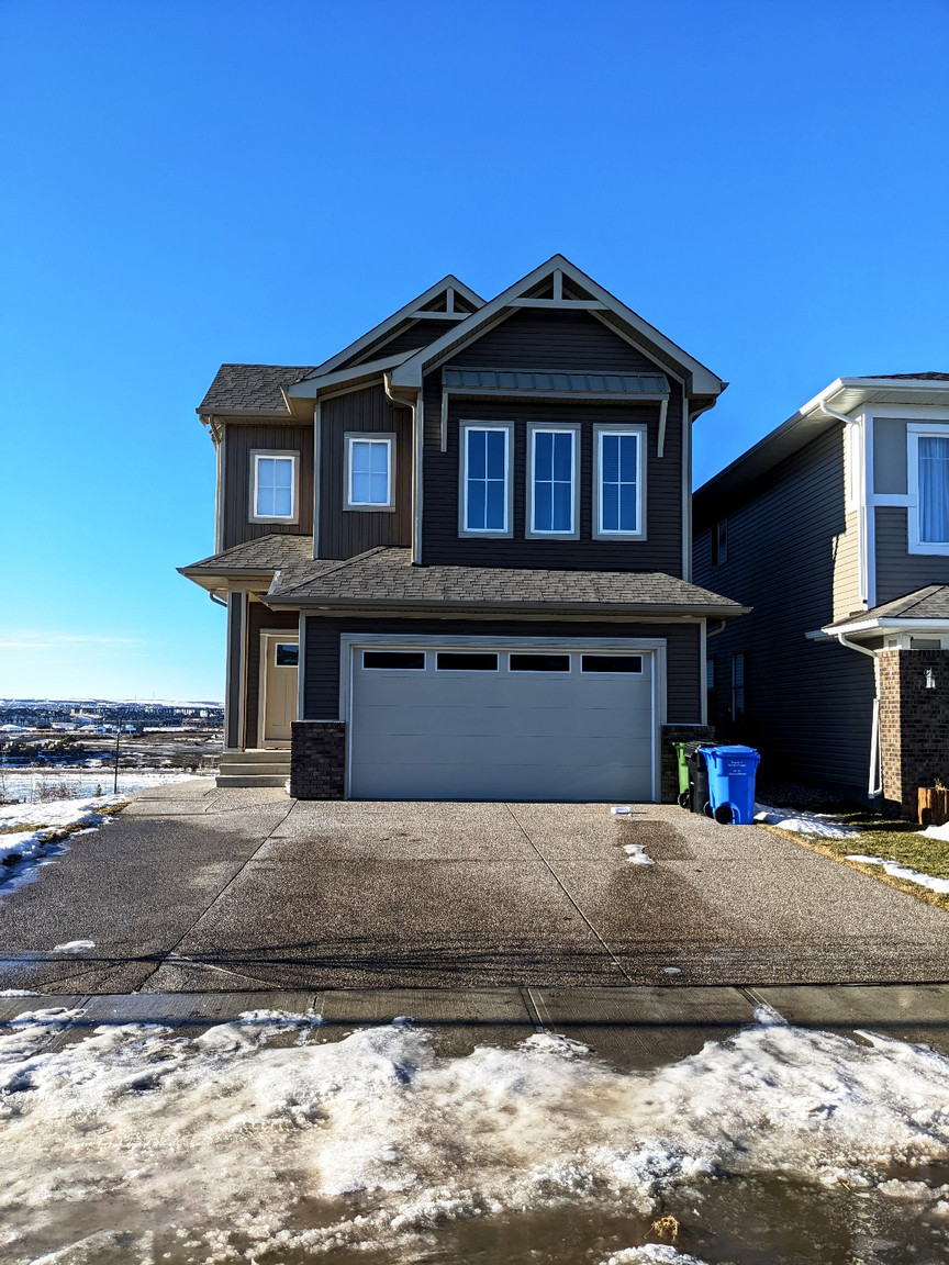 UPPER 143 Lucas Terrace Northwest