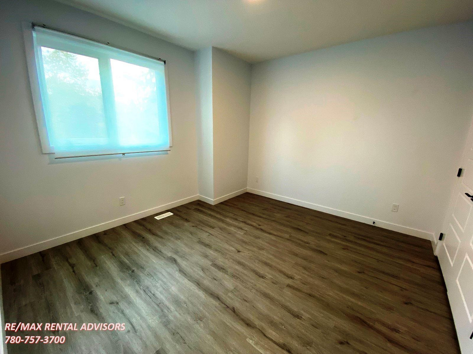 UPPER A 14721 106 Avenue Northwest - Photo 8