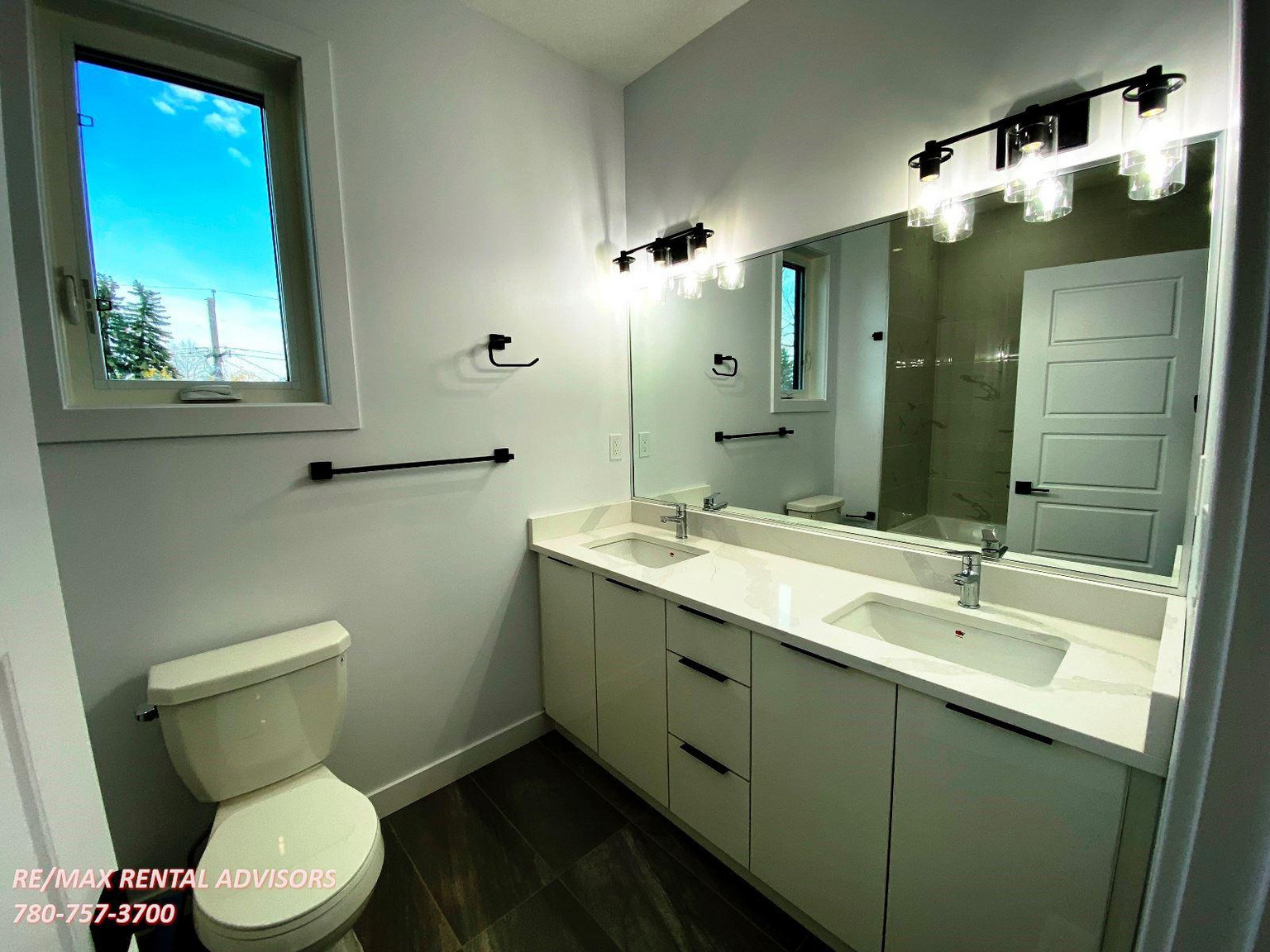 UPPER A 14721 106 Avenue Northwest - Photo 12