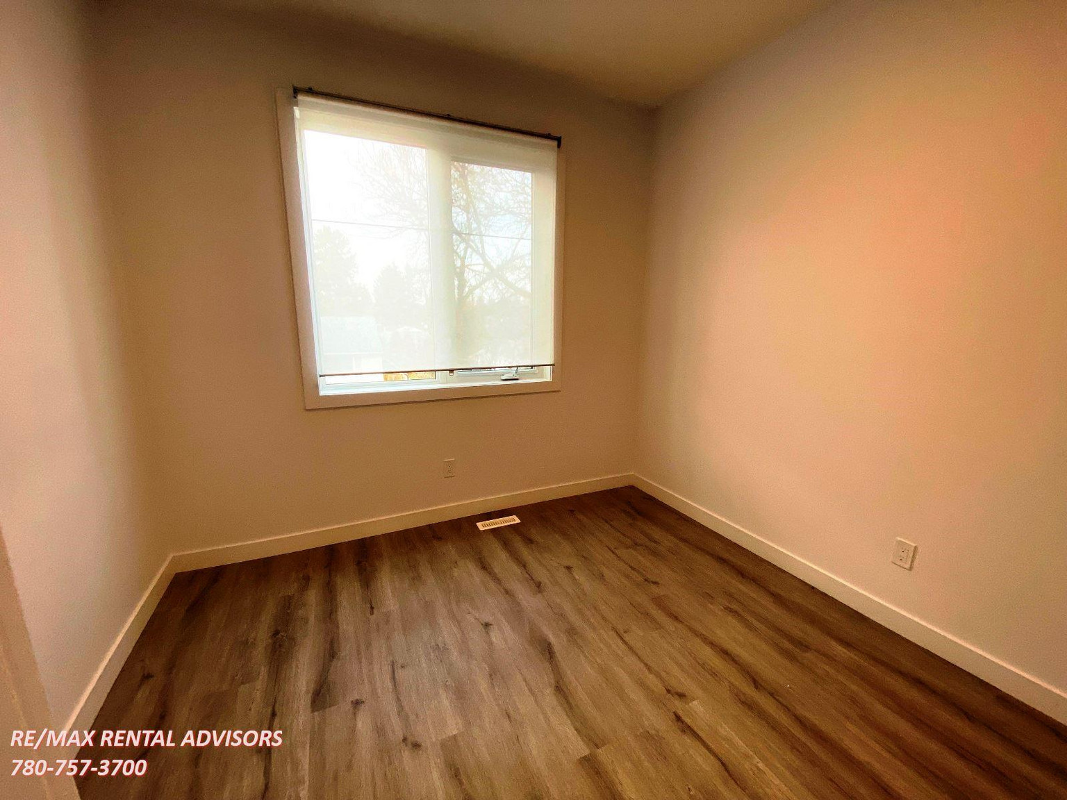 UPPER A 14721 106 Avenue Northwest - Photo 10