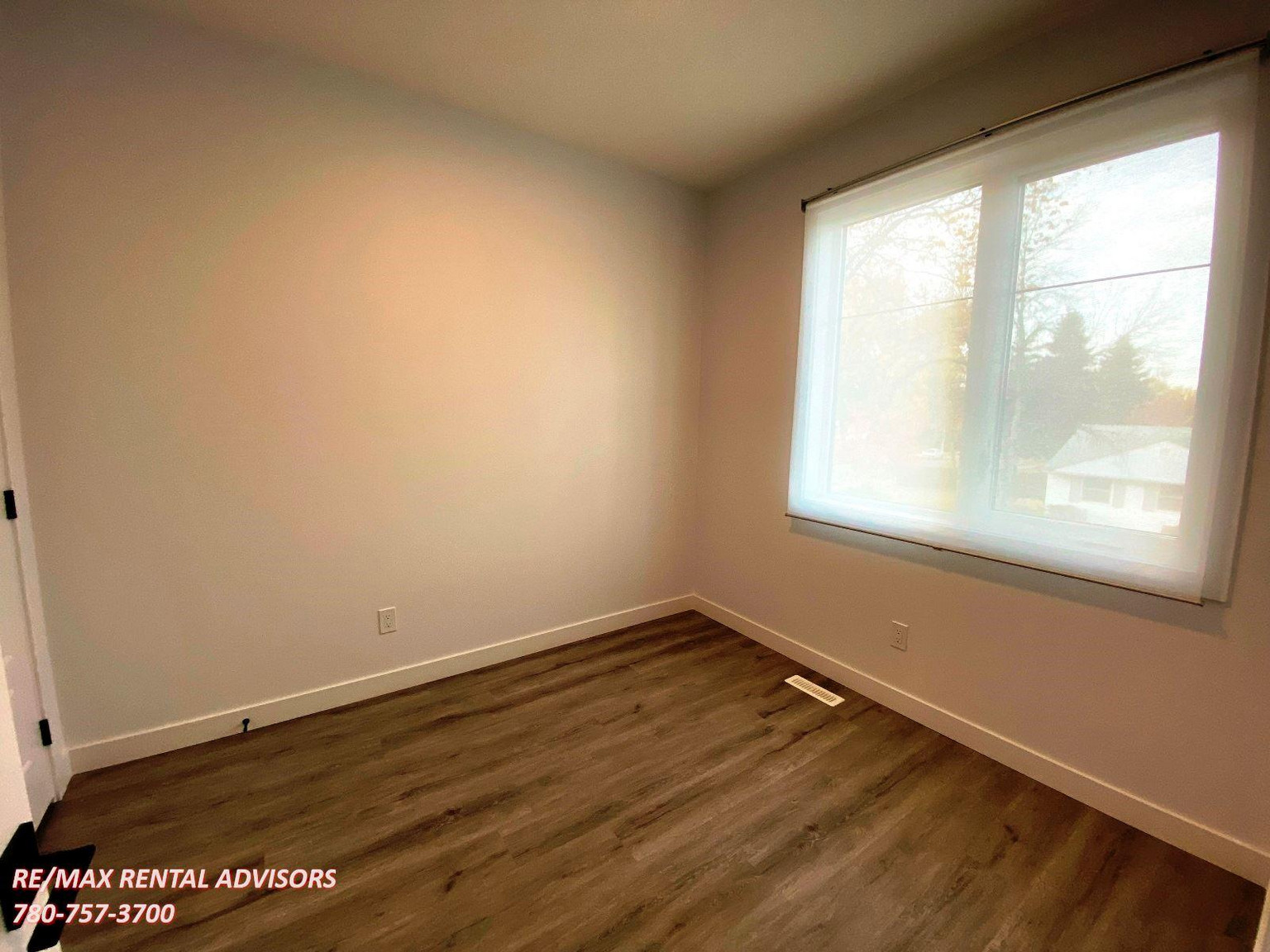 UPPER A 14721 106 Avenue Northwest - Photo 11