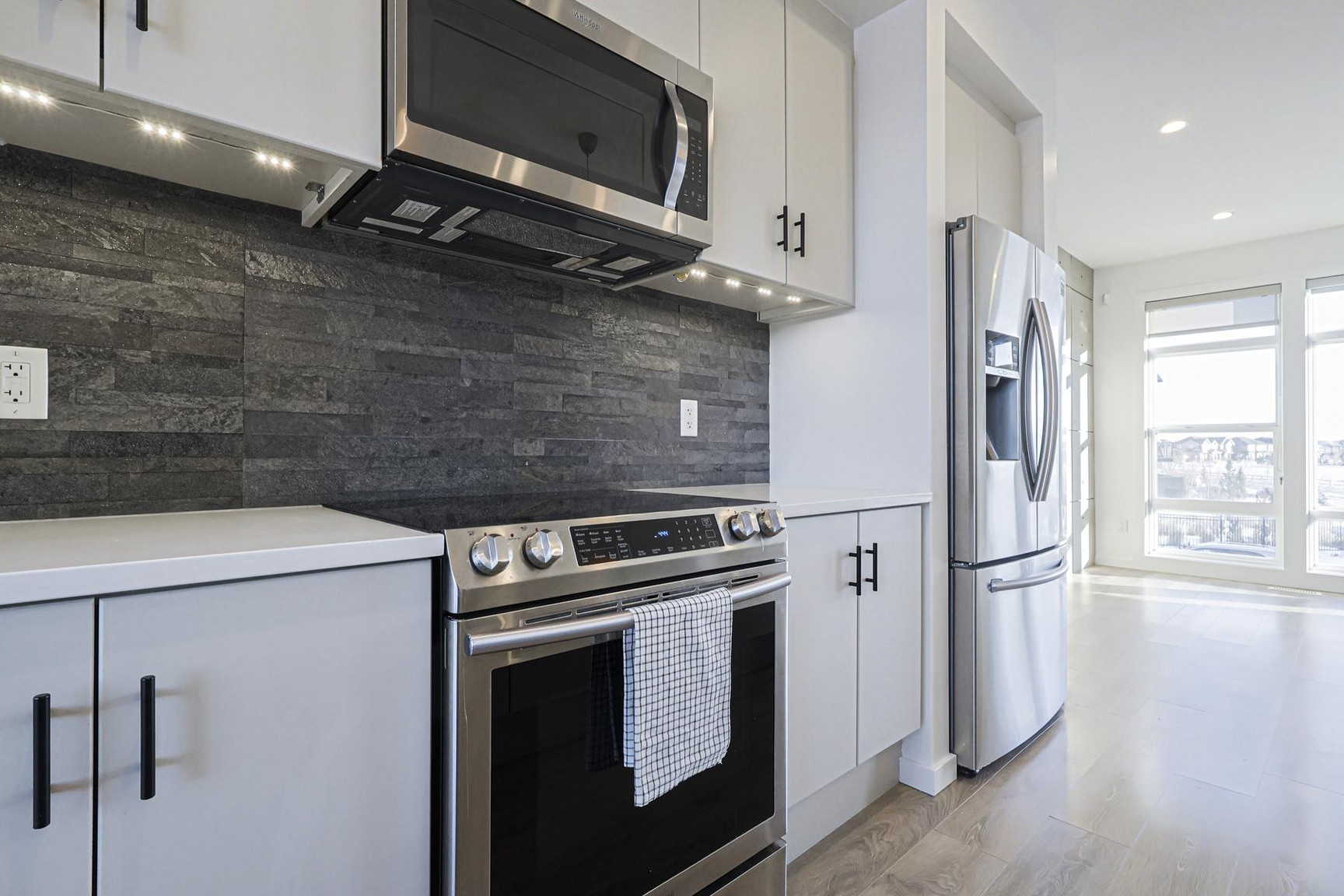 1704 Keene Crescent Southwest - Photo 8