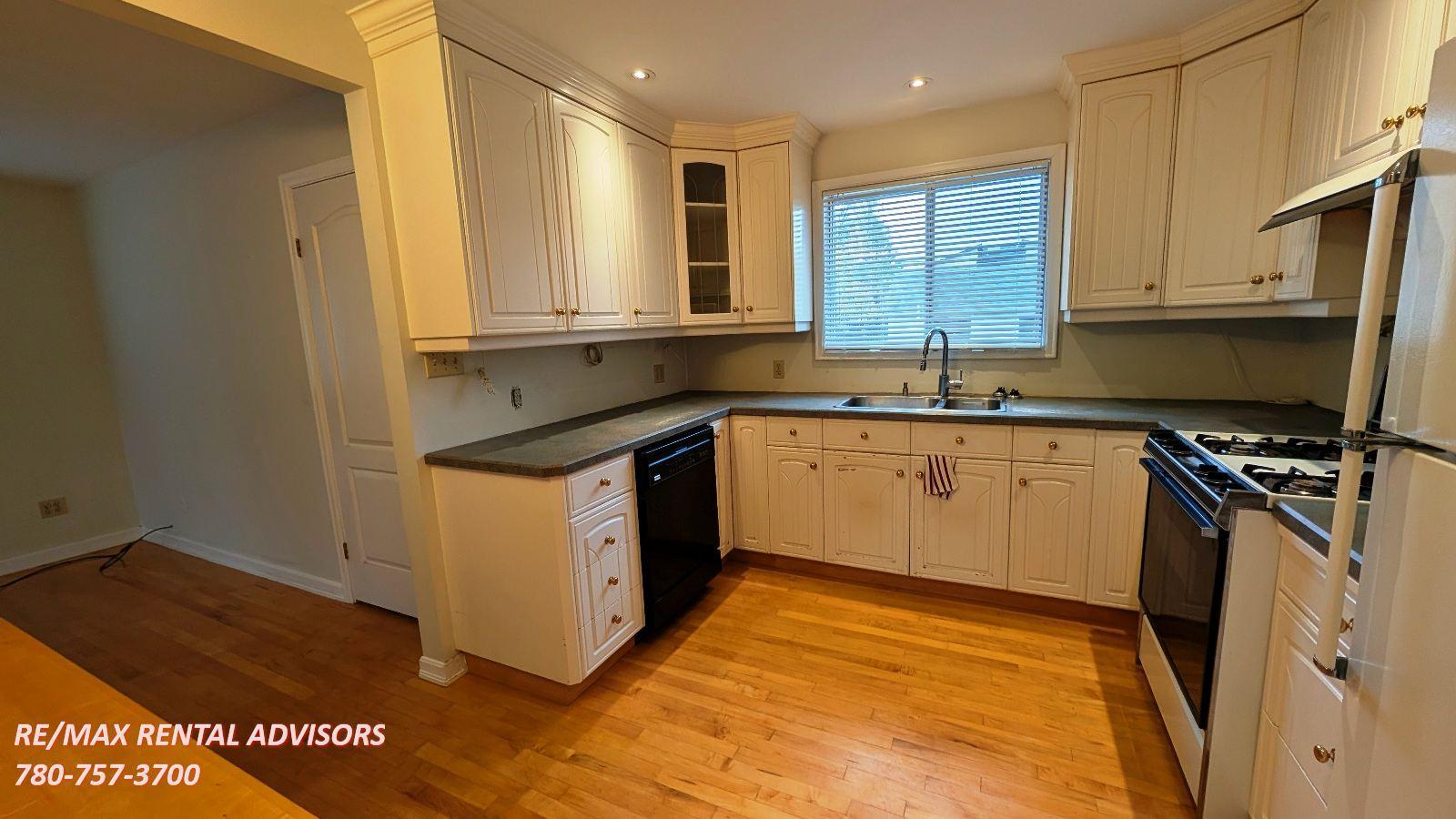  1732 23 Avenue Northwest - Photo 2