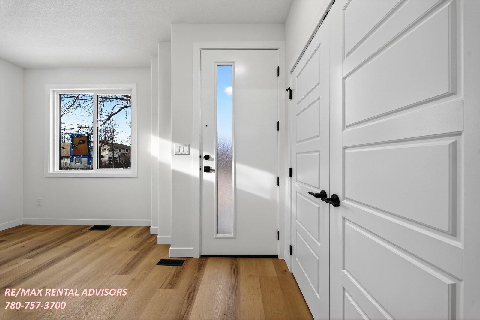  UPPER 12423 112 Avenue Northwest - Photo 3
