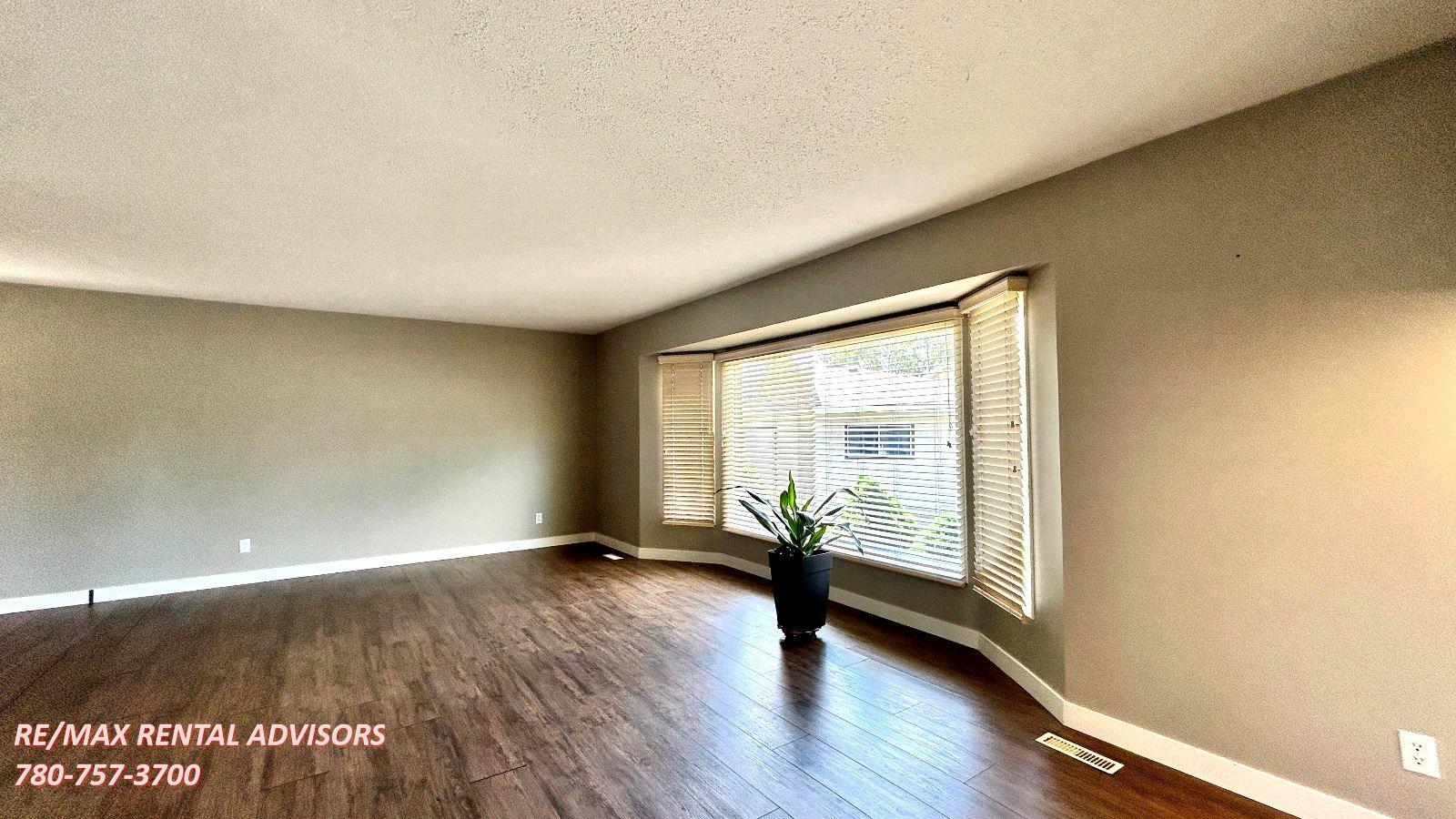 UPPER 10819 43 Avenue Northwest - Photo 8