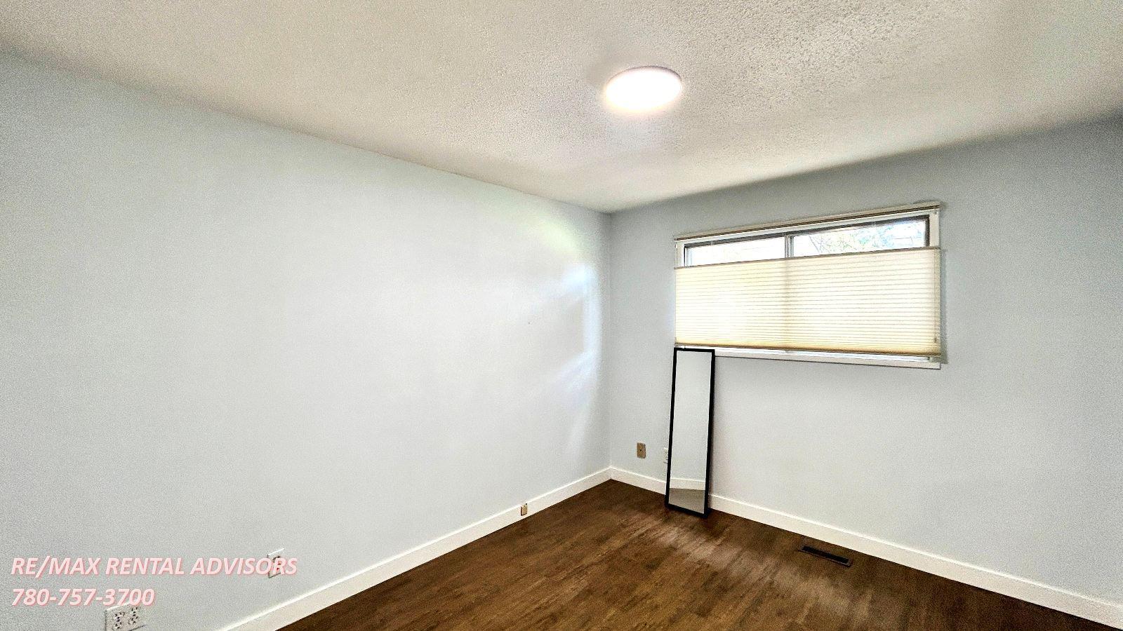 UPPER 10819 43 Avenue Northwest - Photo 11