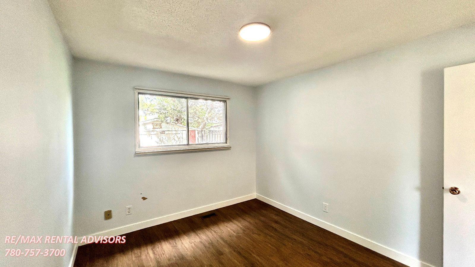 UPPER 10819 43 Avenue Northwest - Photo 12
