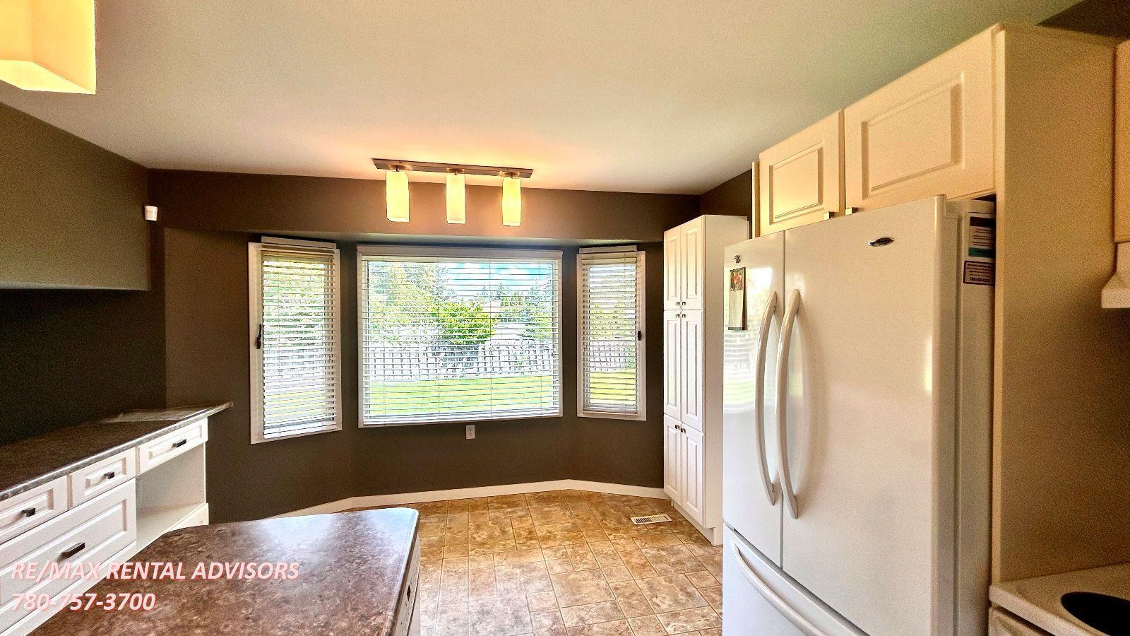 UPPER 10819 43 Avenue Northwest - Photo 5