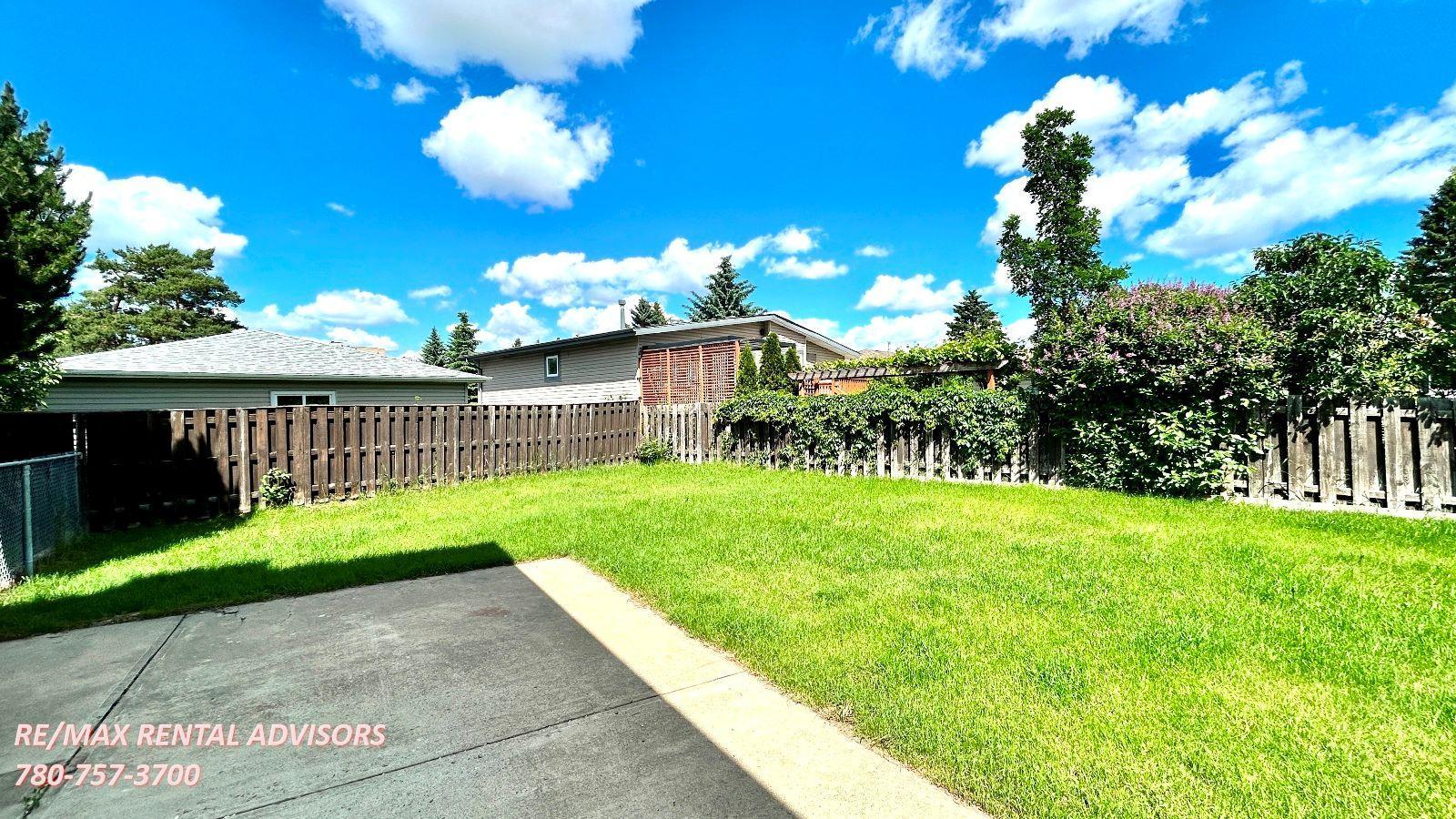 UPPER 10819 43 Avenue Northwest - Photo 25