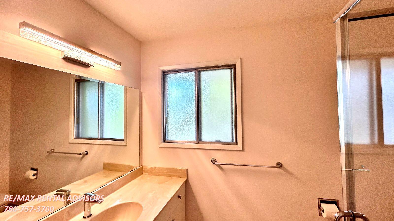 UPPER 10819 43 Avenue Northwest - Photo 21