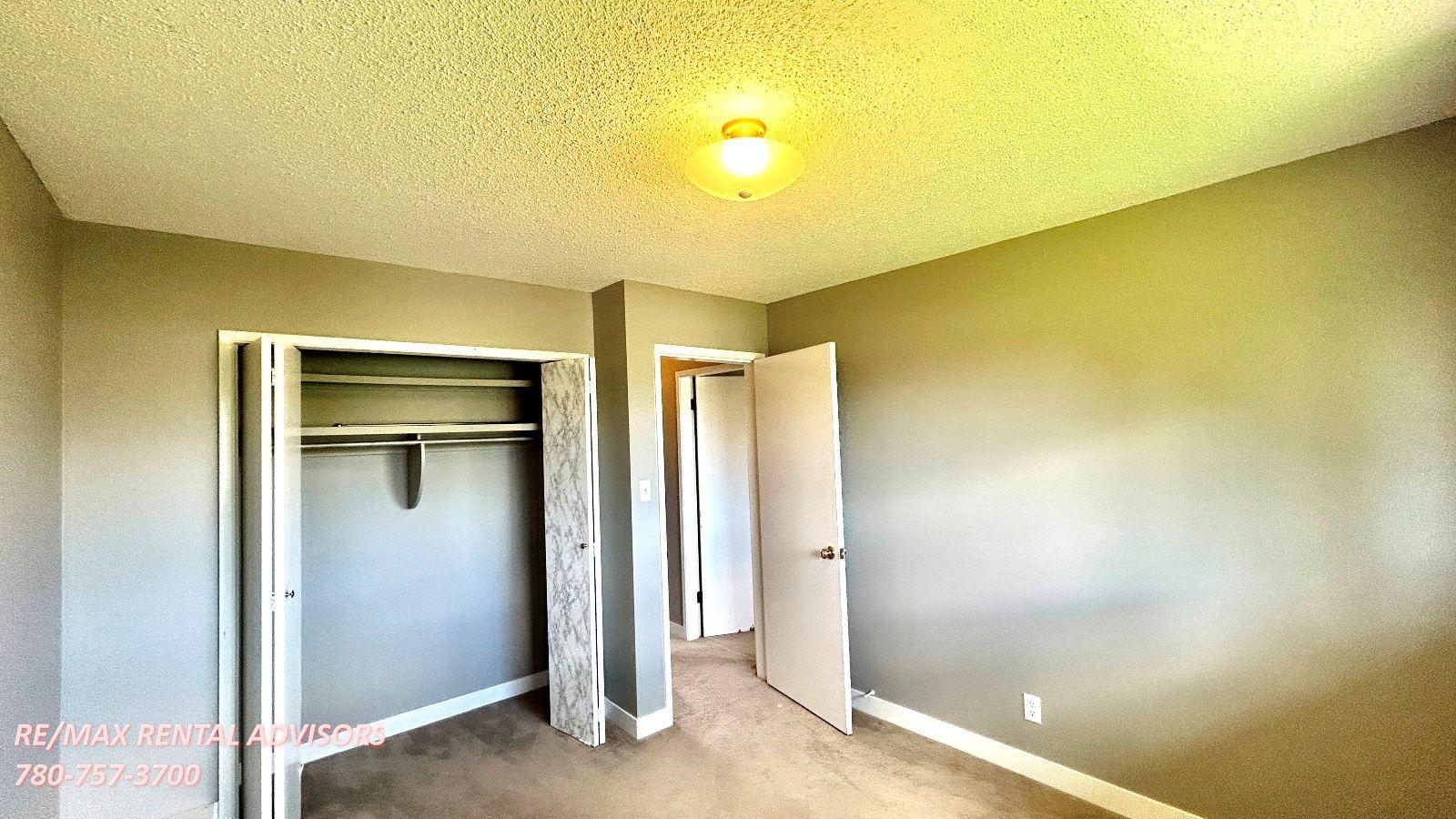 UPPER 10819 43 Avenue Northwest - Photo 20