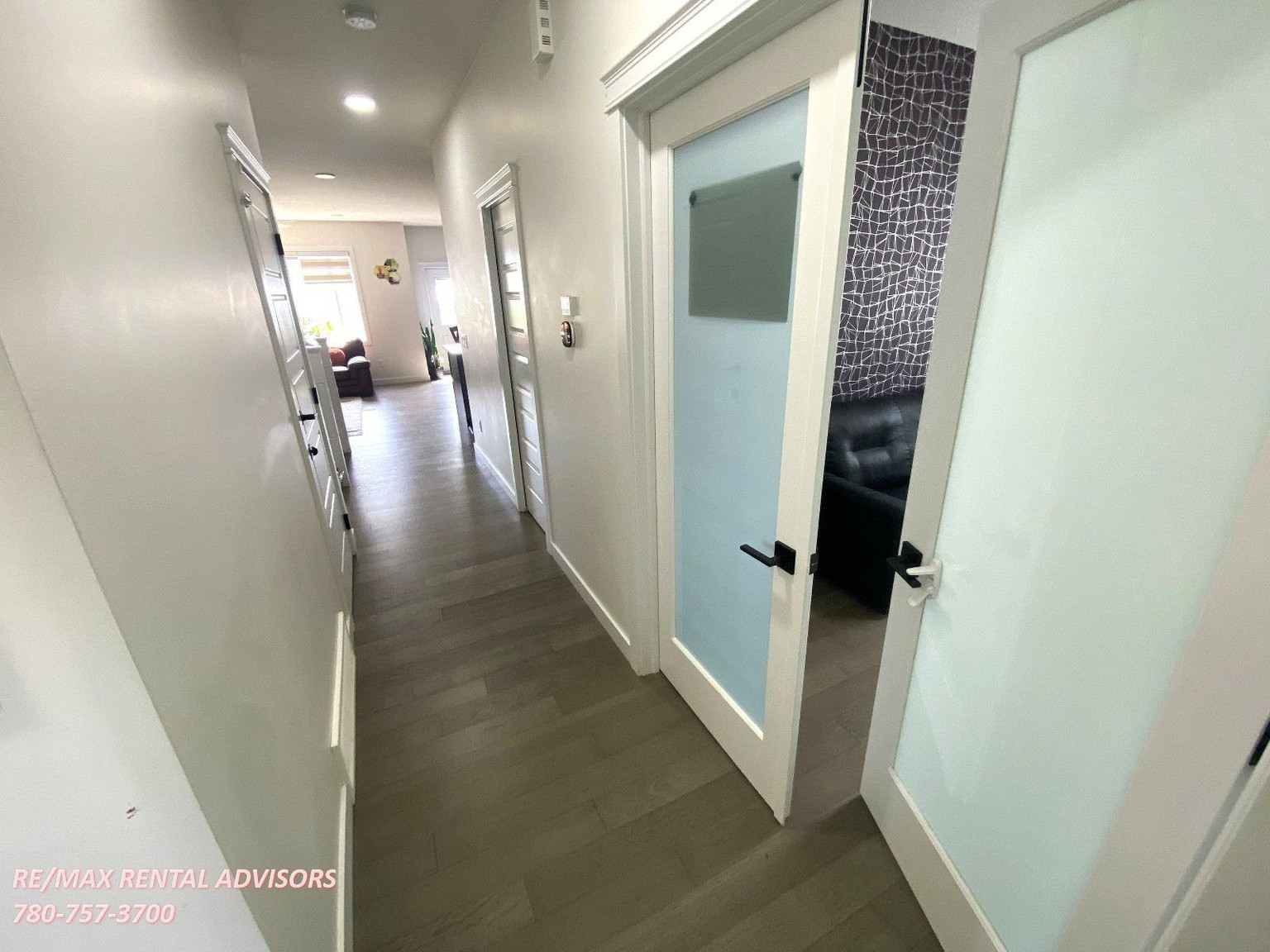  UPPER 2443 15 Avenue Northwest - Photo 12