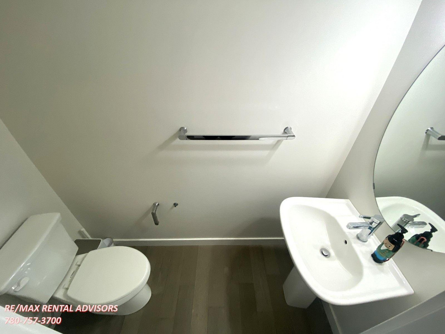  UPPER 2443 15 Avenue Northwest - Photo 28
