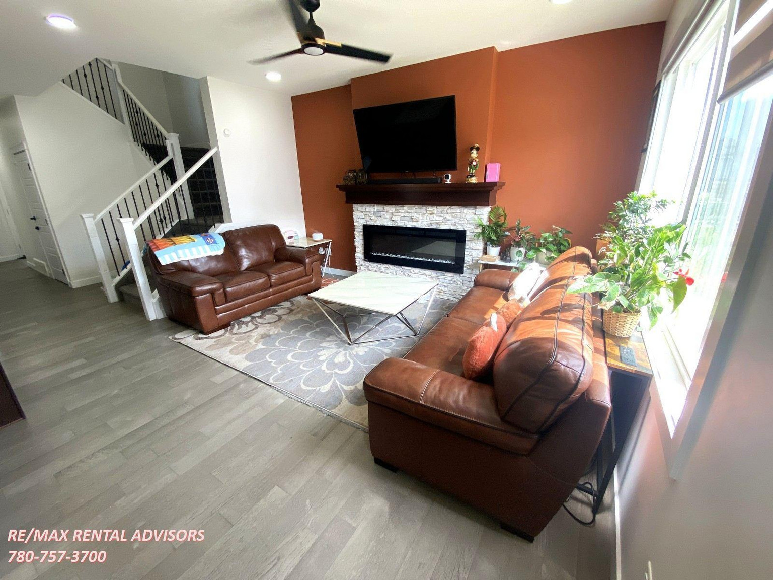 UPPER 2443 15 Avenue Northwest - Photo 9