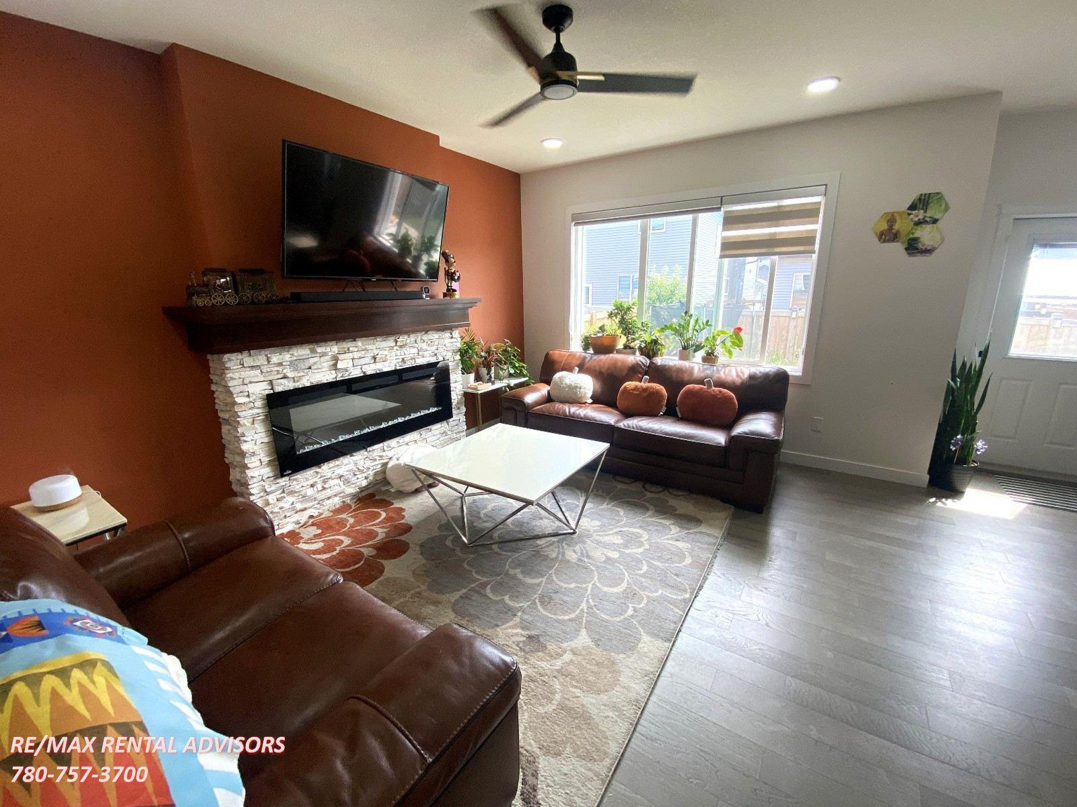  UPPER 2443 15 Avenue Northwest - Photo 10