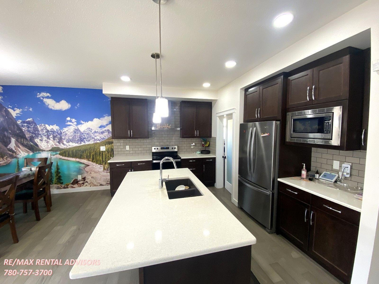  UPPER 2443 15 Avenue Northwest - Photo 4