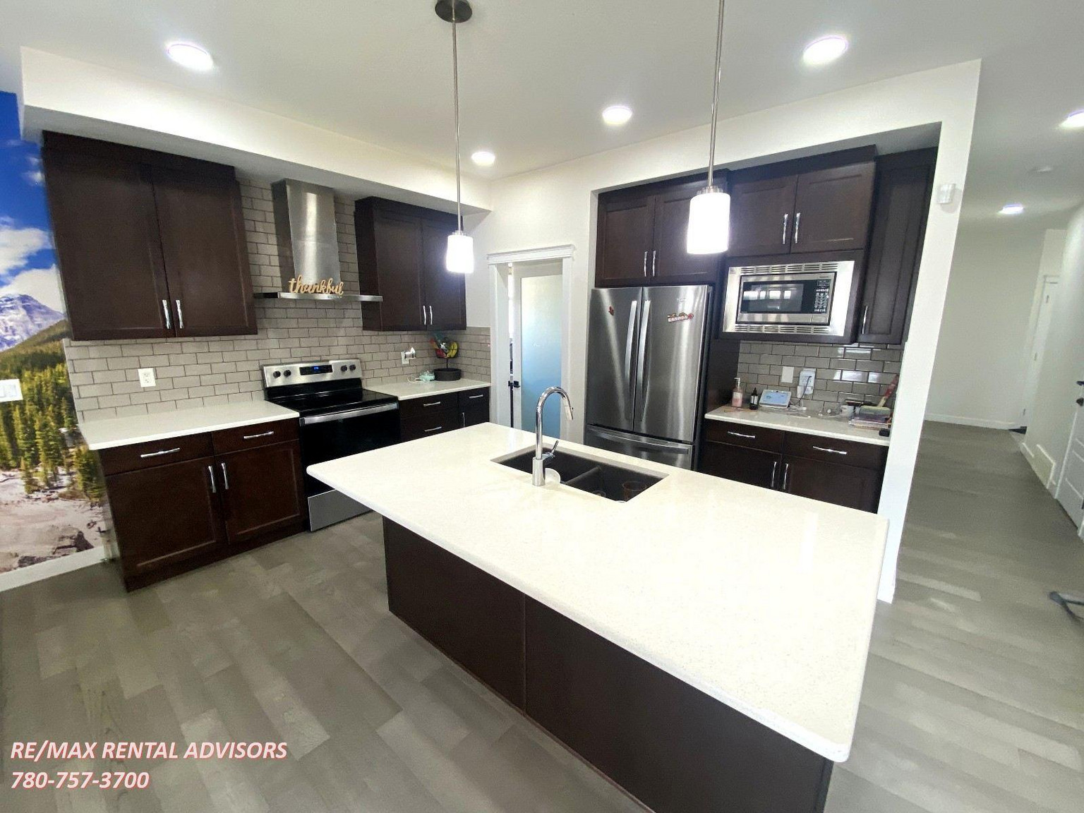  UPPER 2443 15 Avenue Northwest - Photo 3