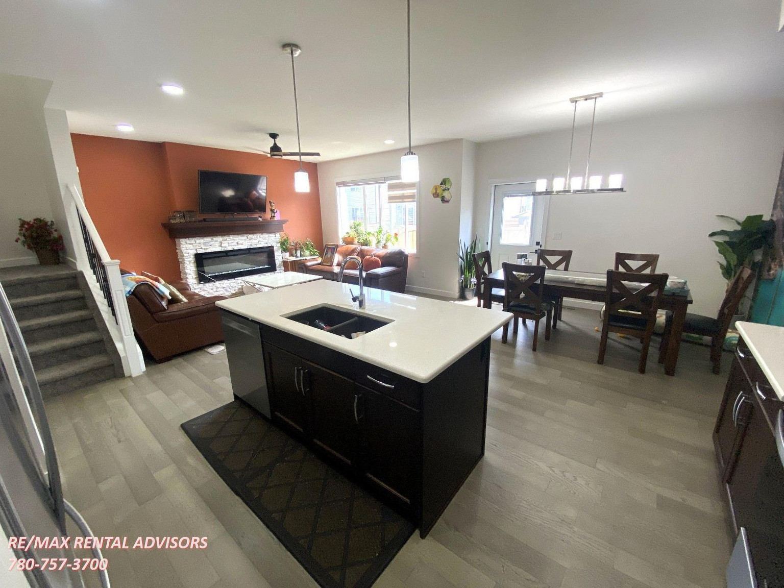  UPPER 2443 15 Avenue Northwest - Photo 6