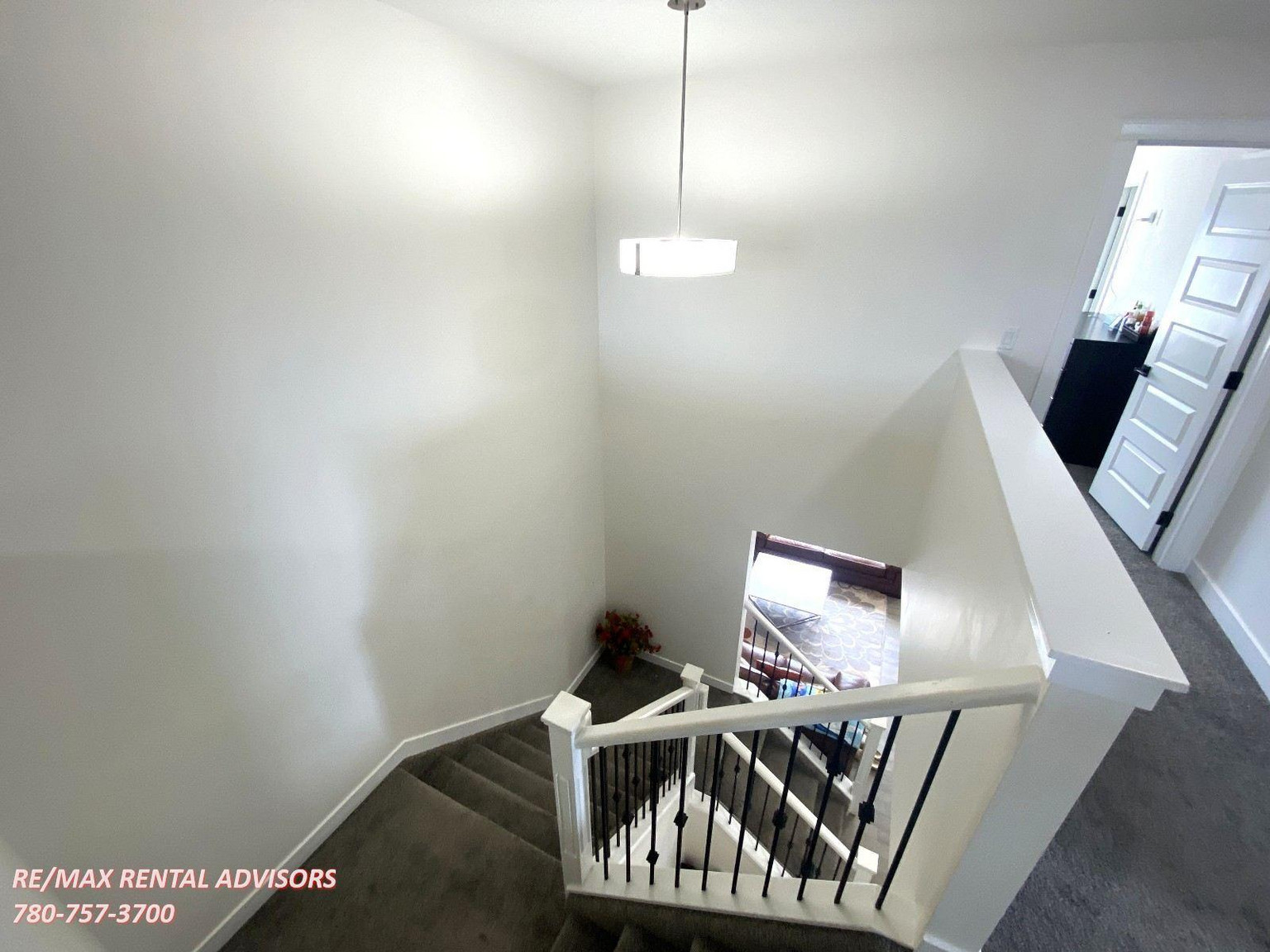  UPPER 2443 15 Avenue Northwest - Photo 13