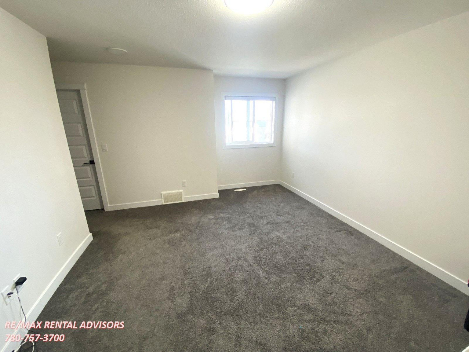  UPPER 2443 15 Avenue Northwest - Photo 14