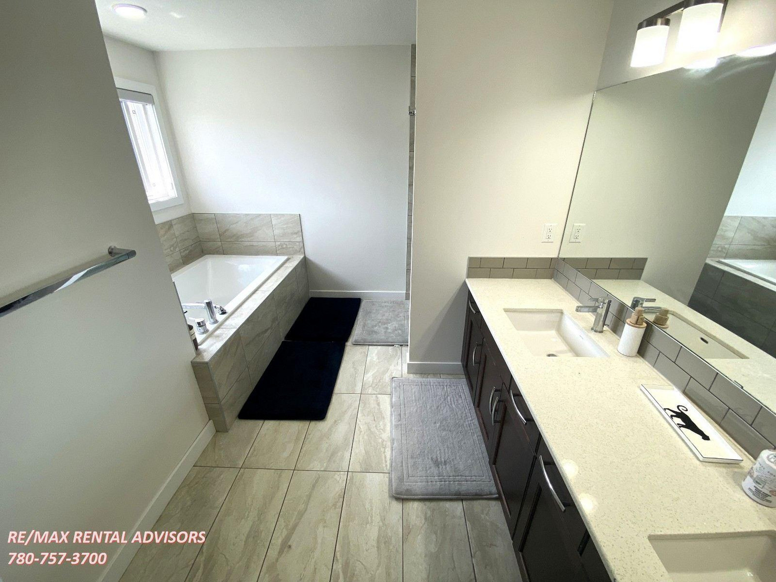  UPPER 2443 15 Avenue Northwest - Photo 27