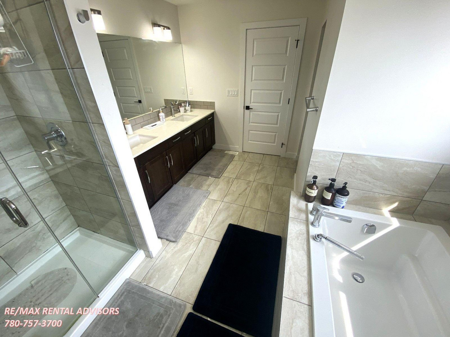  UPPER 2443 15 Avenue Northwest - Photo 26