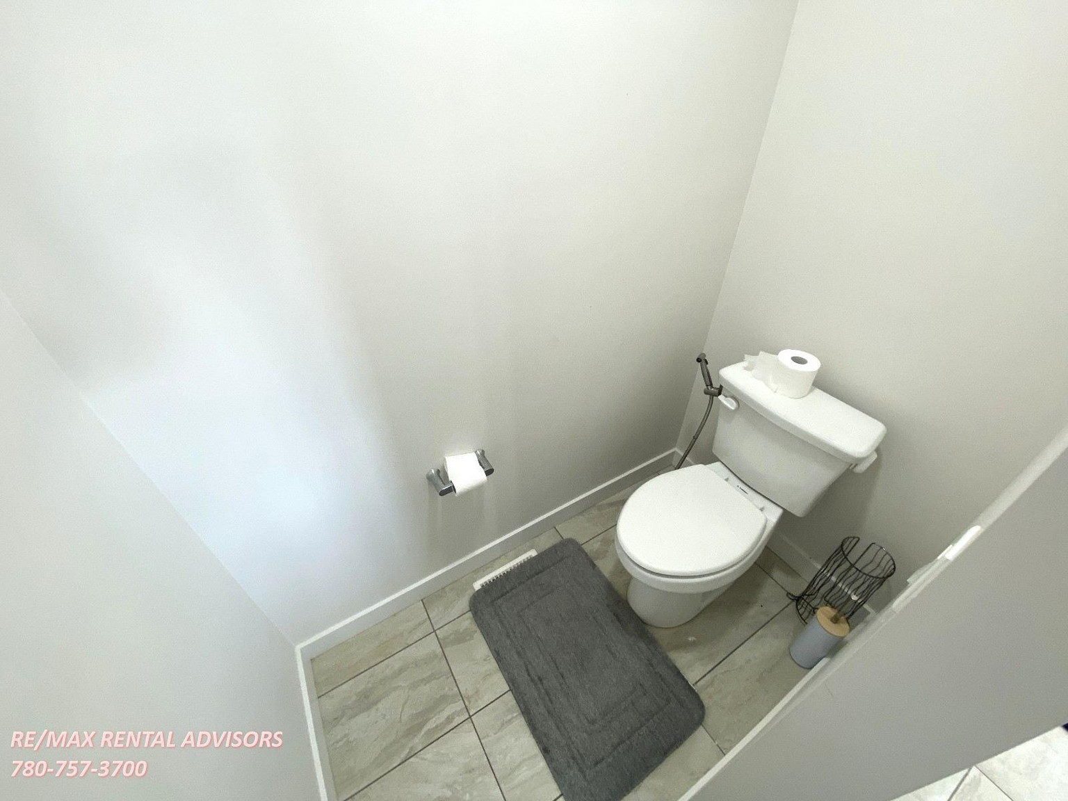  UPPER 2443 15 Avenue Northwest - Photo 29