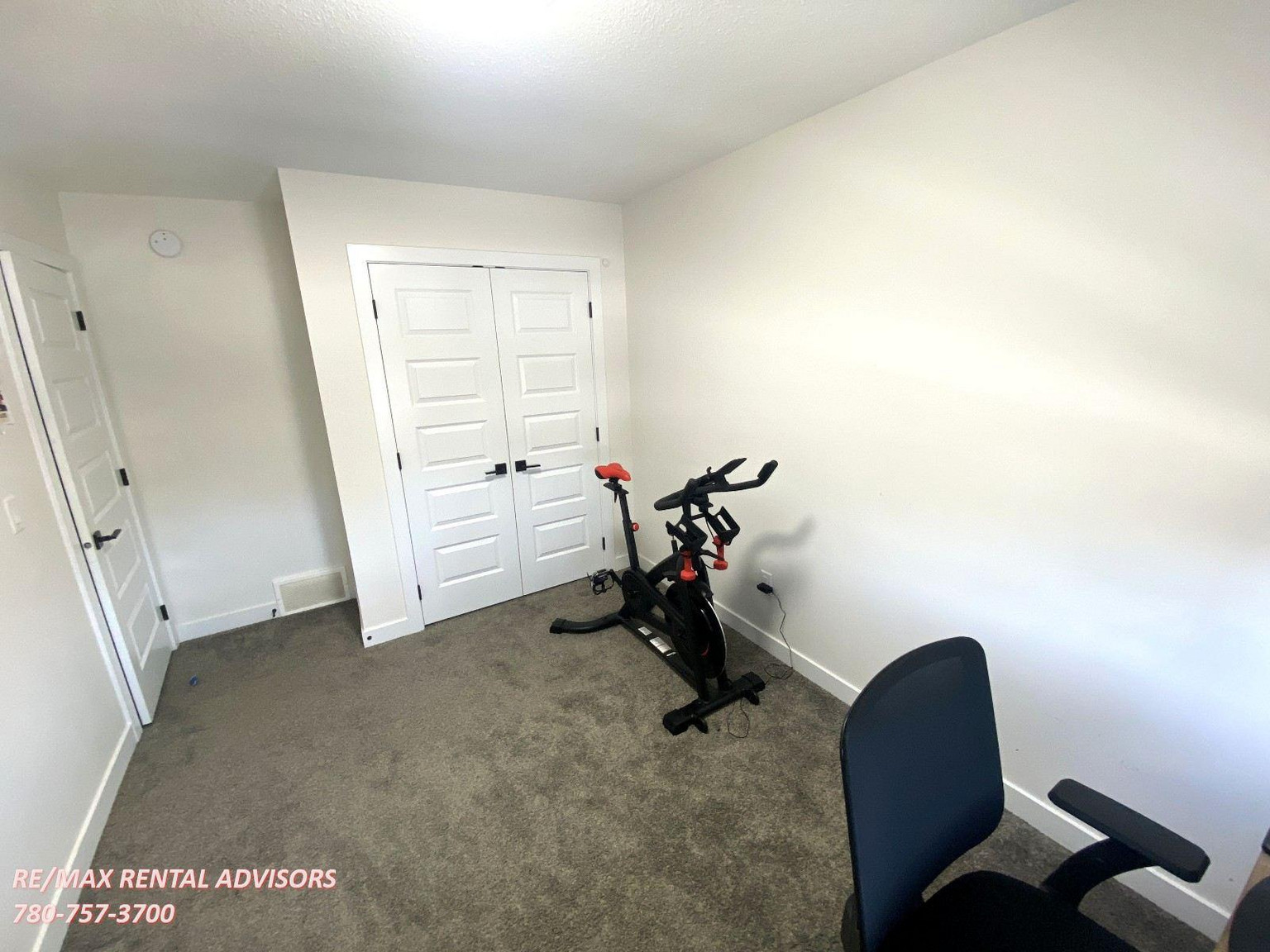  UPPER 2443 15 Avenue Northwest - Photo 20