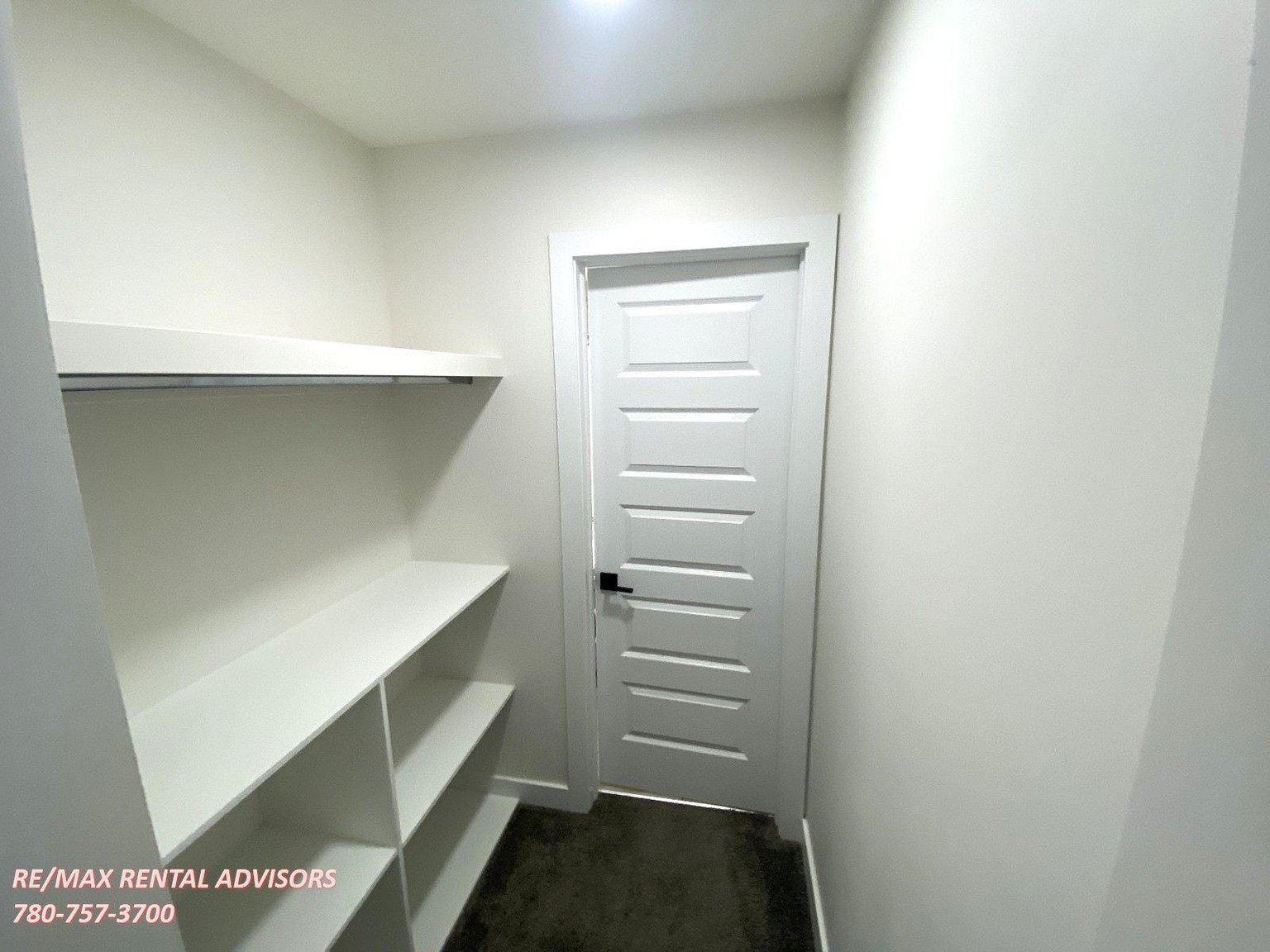  UPPER 2443 15 Avenue Northwest - Photo 22