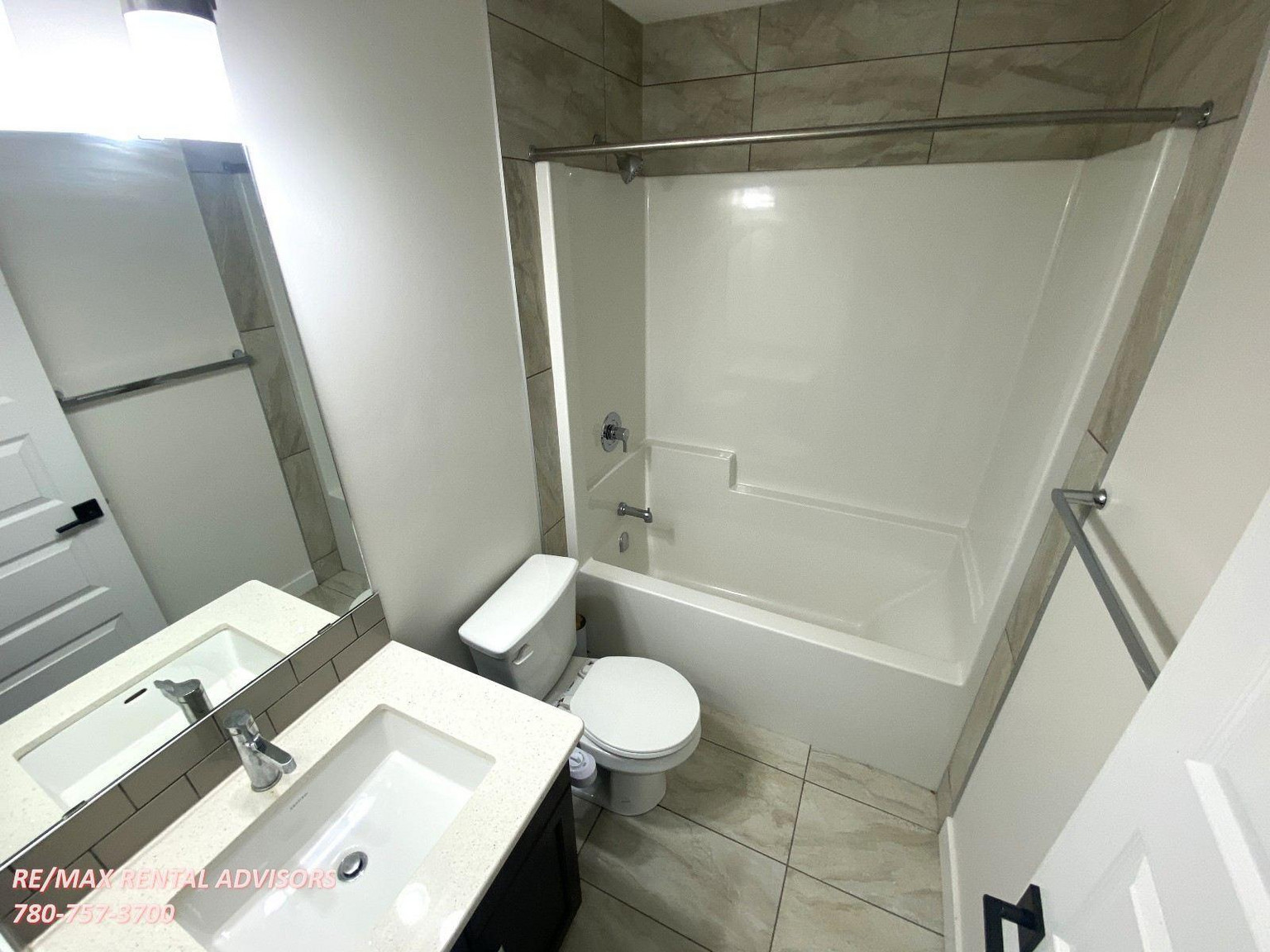  UPPER 2443 15 Avenue Northwest - Photo 30